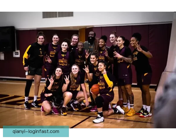 波尔津吉斯称球队队医塞莱布里尼为史上最佳 右手腕伤势影响三分投篮节奏